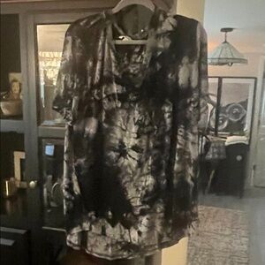 Amaryllis Black and Gray Top